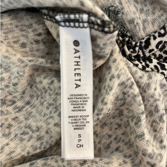 Athleta Breezy Scoop V-Neck Tee Tan Black Leopard Print Size Small Modal Blend - Picture 4 of 7